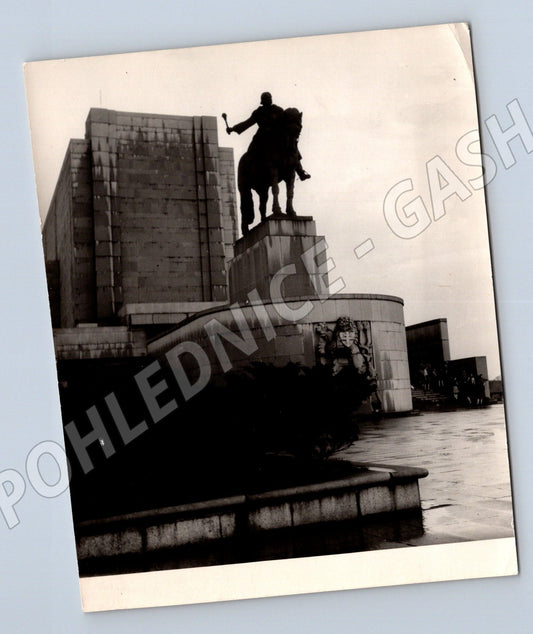 Pohlednice Praha Vítkov jezdecká socha Žižky (M4292)