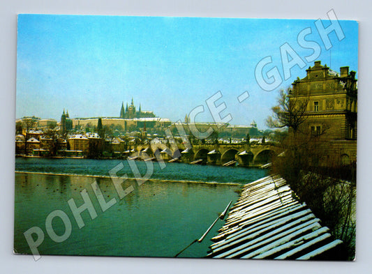 Pohlednice Praha Hradčany a Karlův most zimní (M4302)