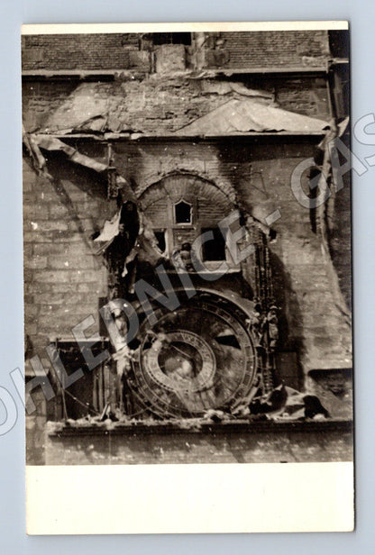 Pohlednice Praha Staroměstský orloj poškozený 1945 (M4453)