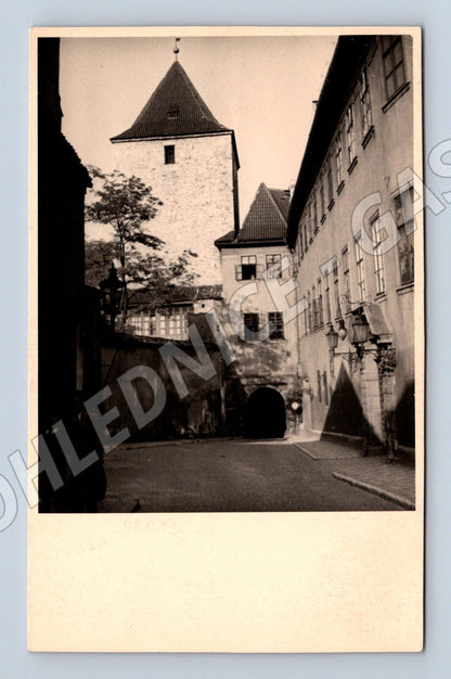 Postcard castle tower and gate (M4712)