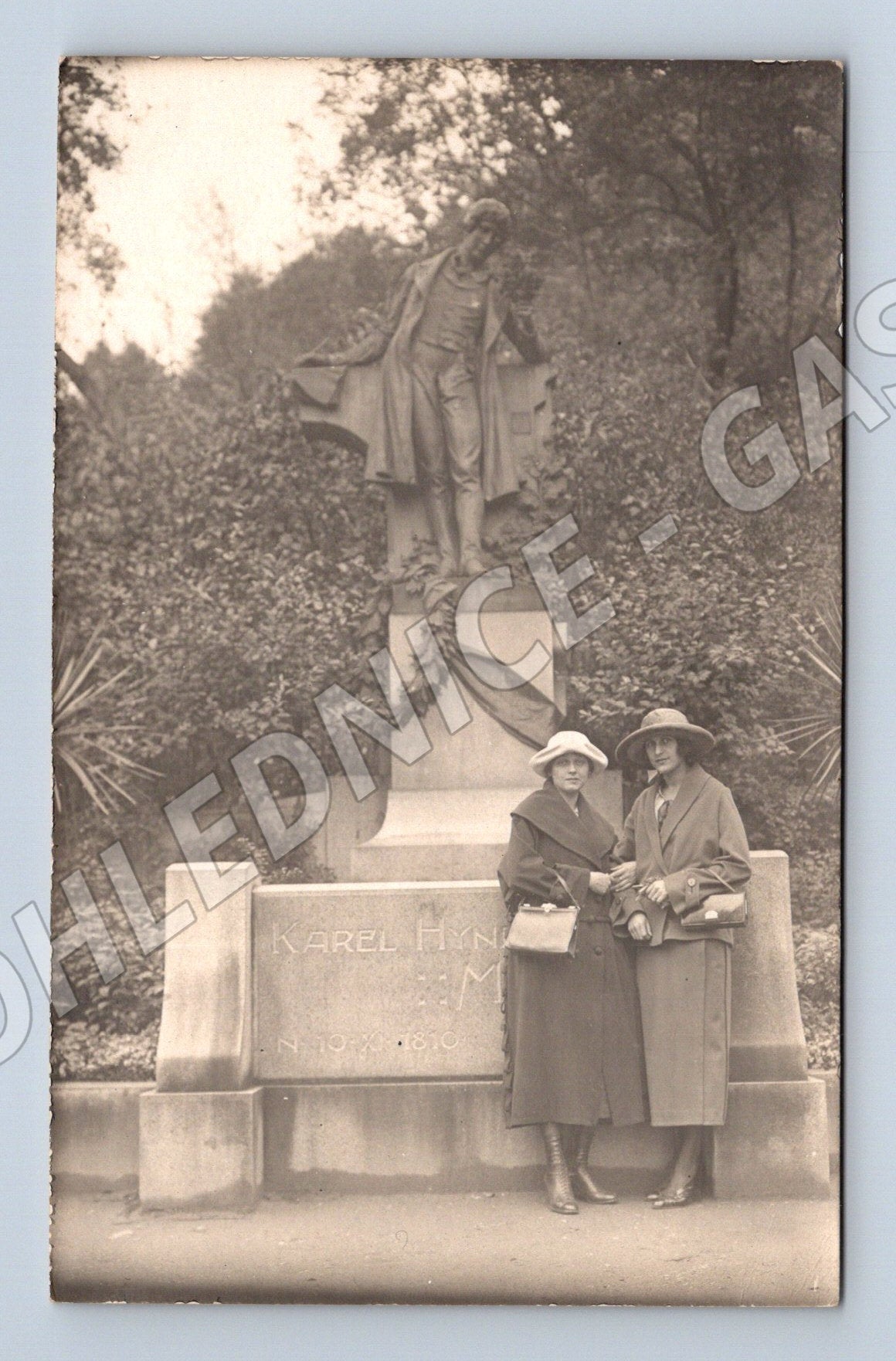 Postcard Prague, KH Mácha Memorial (M4716)