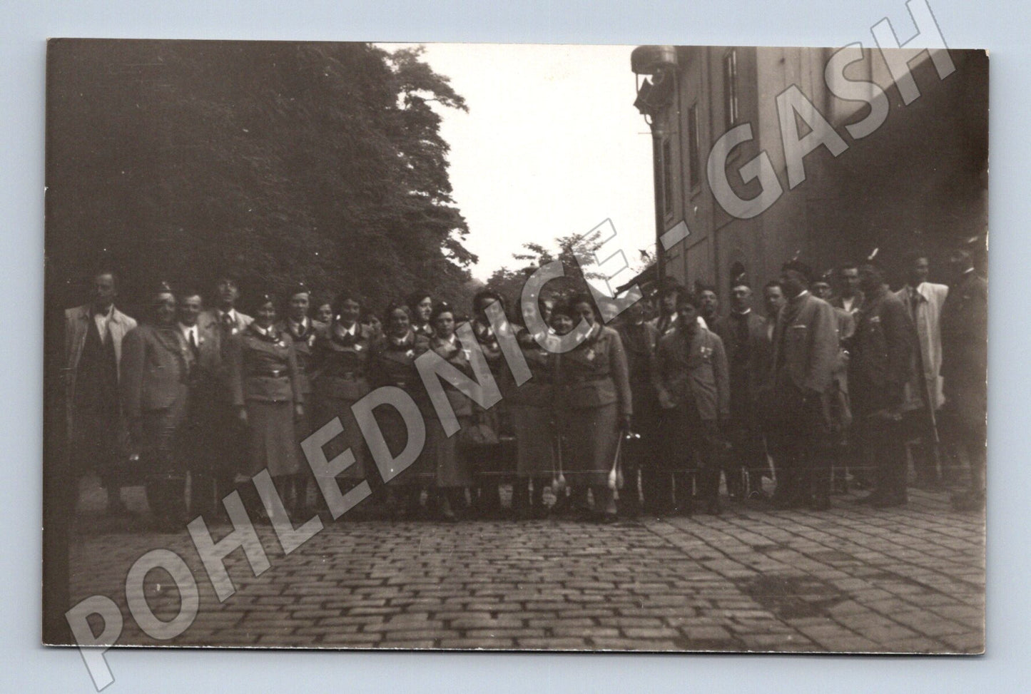 Pohlednice historická skupina lidí ČSR (M5411)