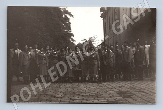 Pohlednice historická skupina lidí ČSR (M5411)