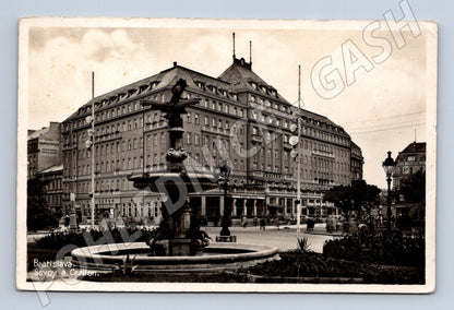 Pohlednice Bratislava Savoy Carlton fontána (M7170)
