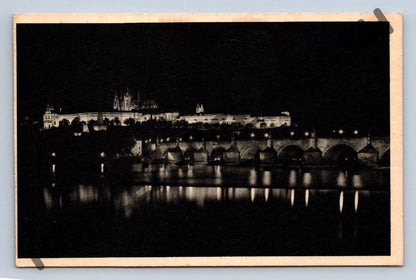 Pohlednice Praha hrad Karlův most noc (M731)