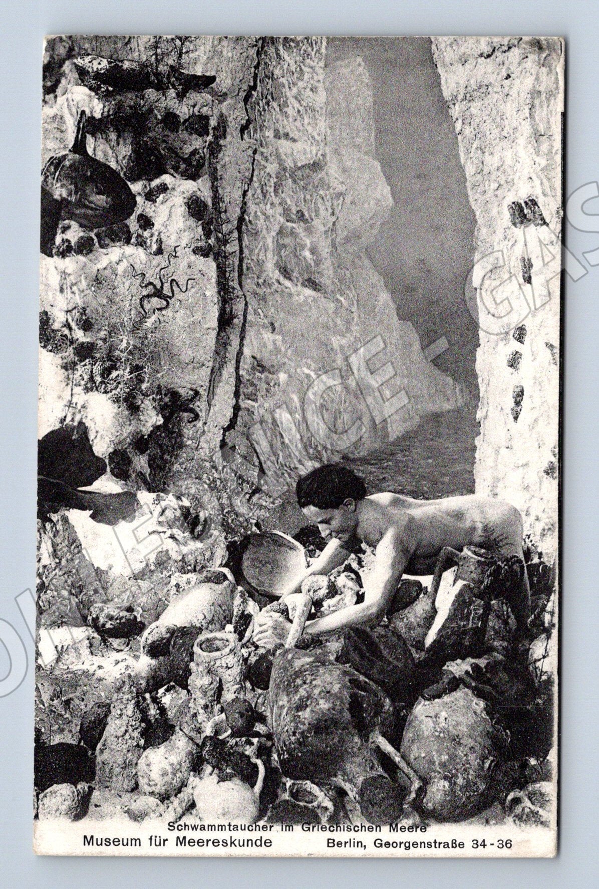 Pohlednice podmořský potápěč amfory muzeum (M7568)