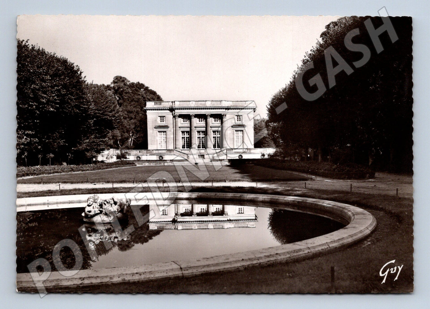 Postcard Le Petit Trianon Versailles postcard France (M7647)