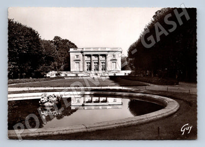 Postcard Le Petit Trianon Versailles postcard France (M7647)