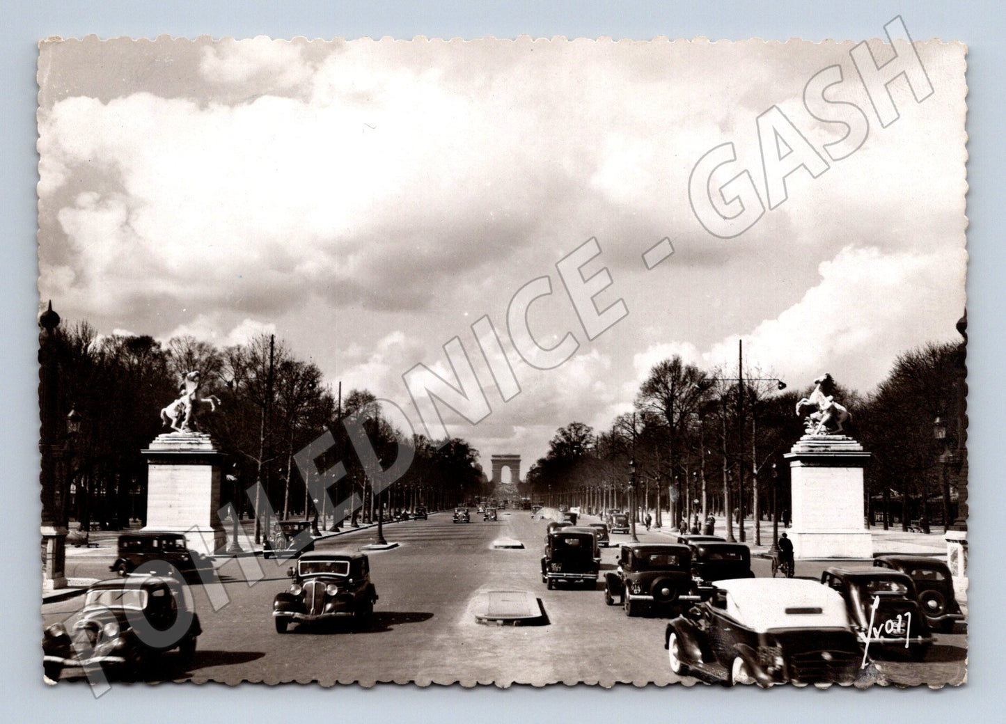 Postcard Paris Champs Élysées and Arc de Triomphe (M7693)