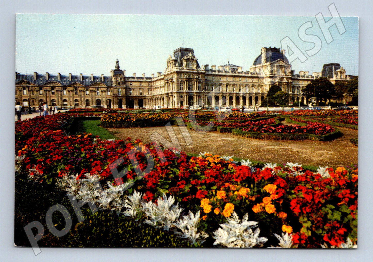 Postcard Paris Louvre and gardens color unused (M7703)