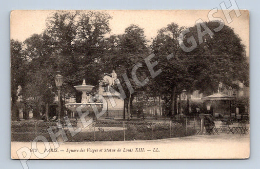 Pohlednice Paříž Square des Vosges socha Ludvíka XIII (M7726)