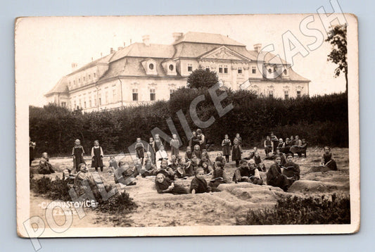 Pohlednice Chroustovice zámek historická dětská skupina škola (M8403)