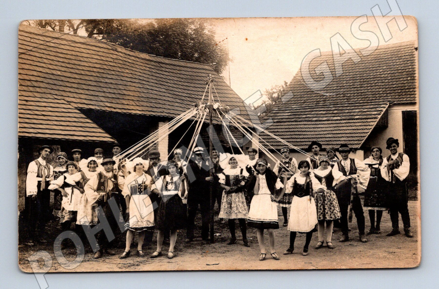 Pohlednice Český folklorní tanec lidové kroje venkov (M8450)