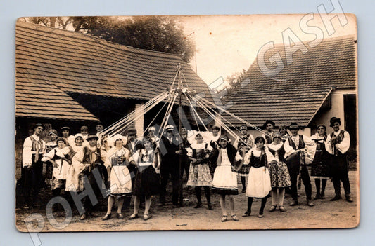 Pohlednice Český folklorní tanec lidové kroje venkov (M8450)