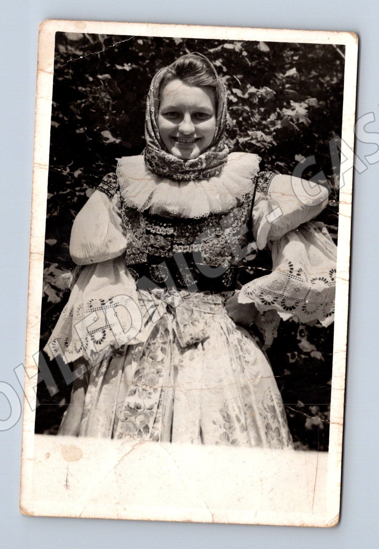 Pohlednice Dívka v kroji 1941 etnografická pohlednice (M8467)