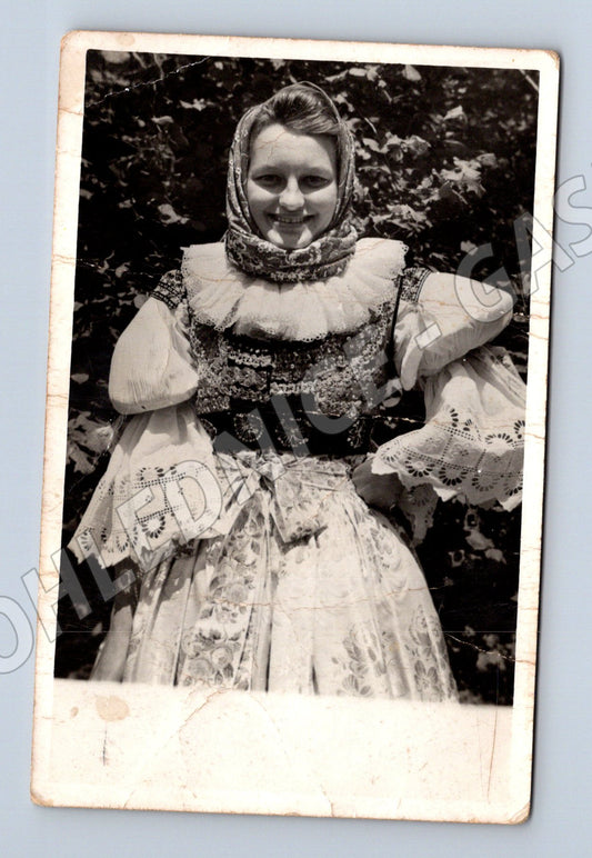 Pohlednice Dívka v kroji 1941 etnografická pohlednice (M8467)