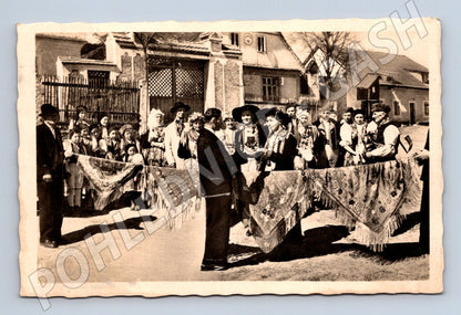 Zatahování svatby na Chodsku české kroje (M8513)