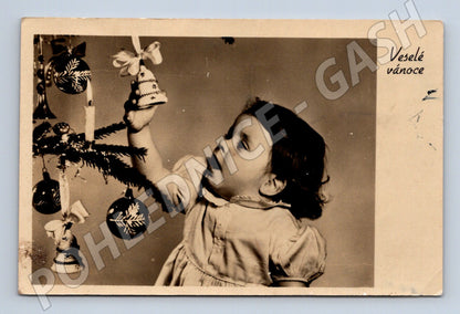 Pohlednice Vánoce holčička a stromeček do 1950 (M8635)