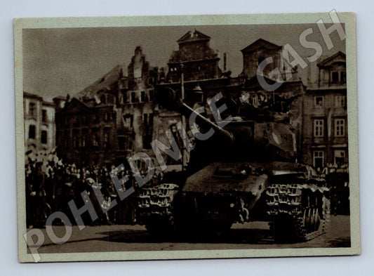 Pohlednice Květen 1945 tank na náměstí (M8660)