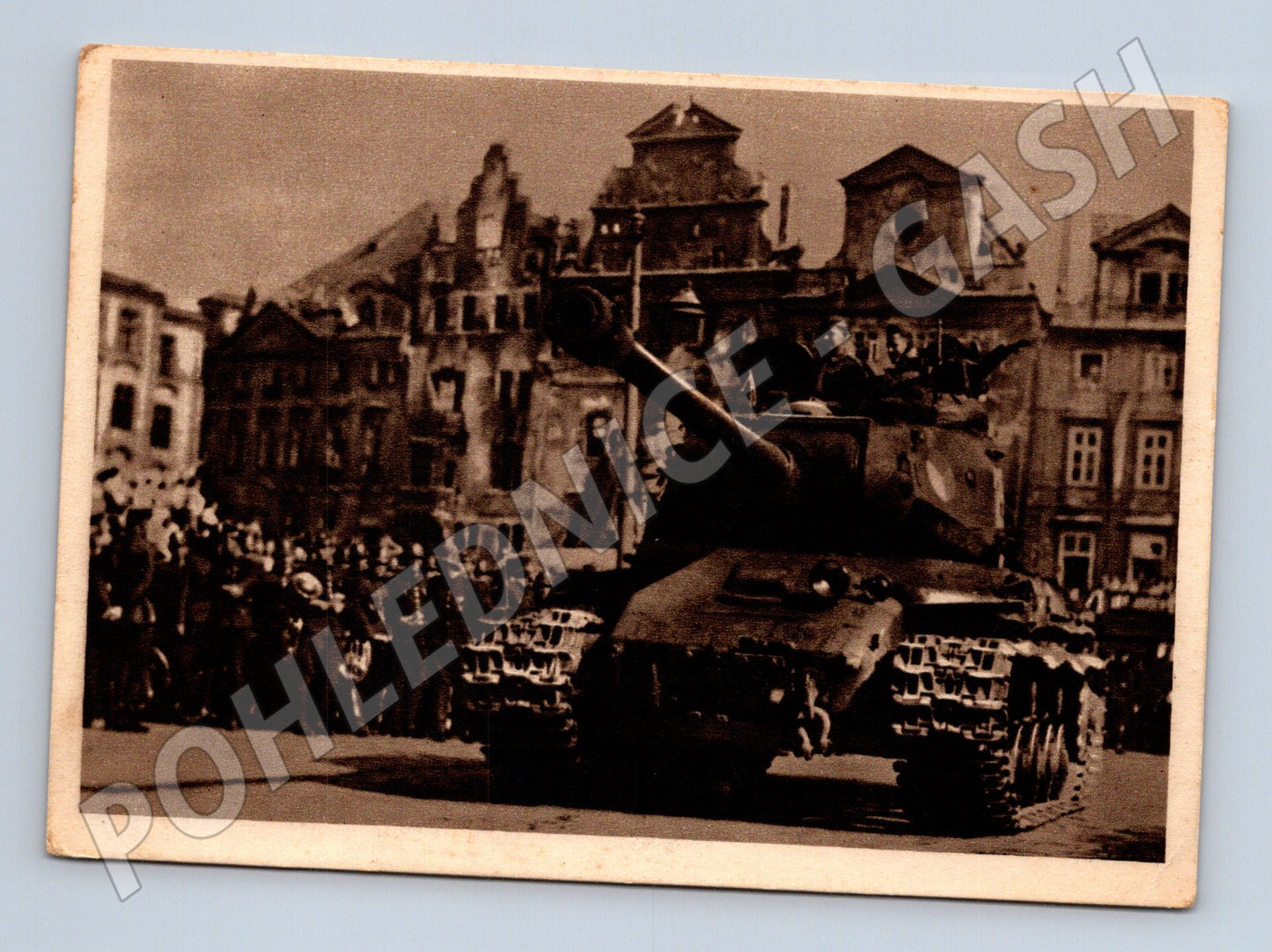 Pohlednice Osvobození 1945 tank v ulicích (M8697)