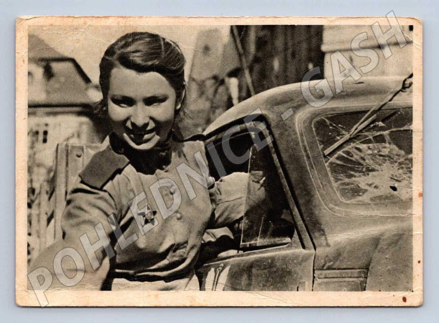 Postcard Krasnoarmejka I USSR military motif (M8699)