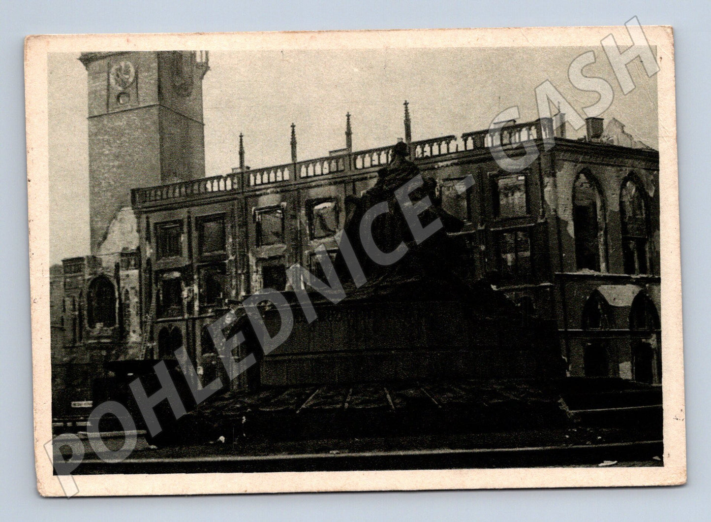 Pohlednice Staroměstská radnice po boji 1945 (M8715)