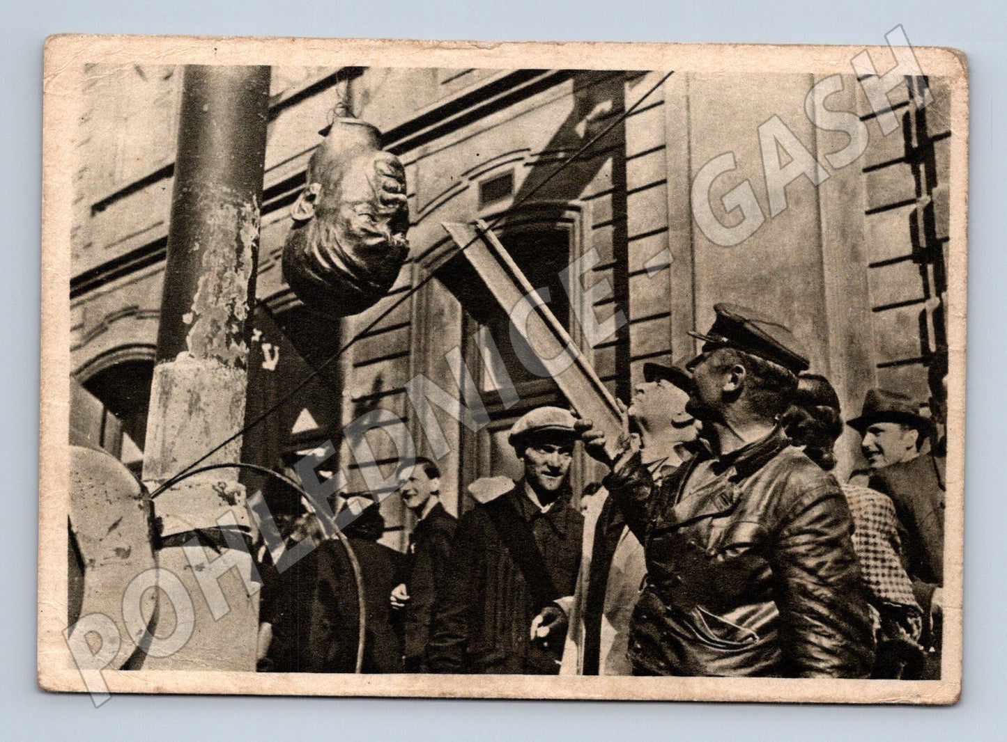 Pohlednice Svržení politické sochy historická (M8717)