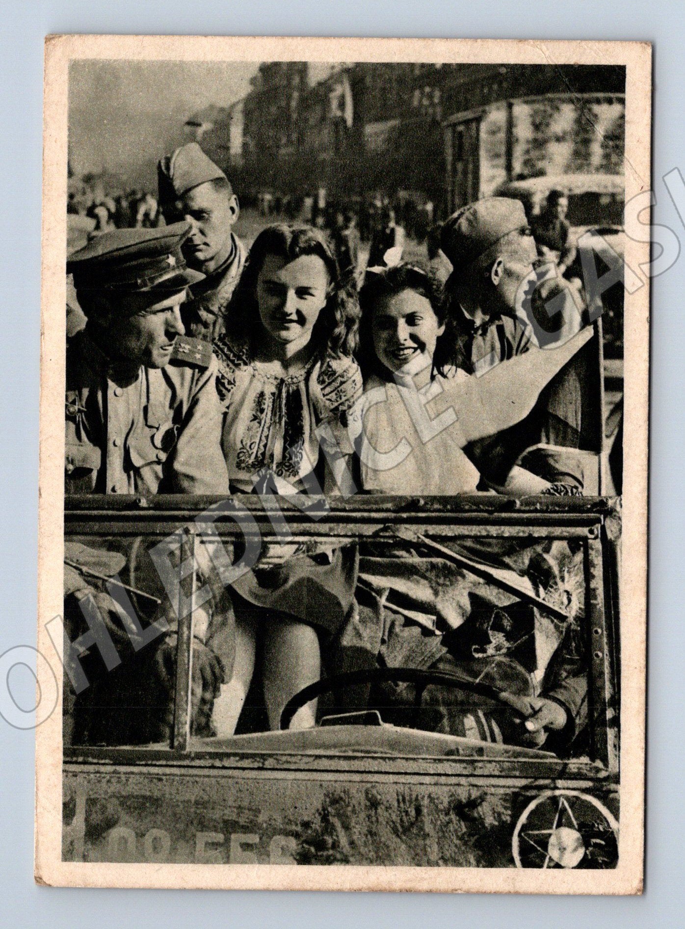 Pohlednice Posádka vozu automobil kroje (M8720)