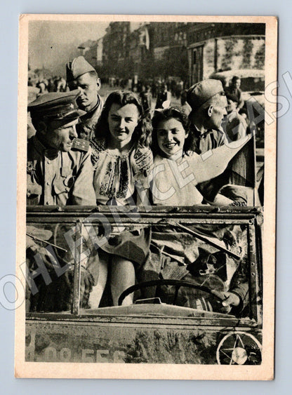 Pohlednice Posádka automobilu kroje historická (M8726)