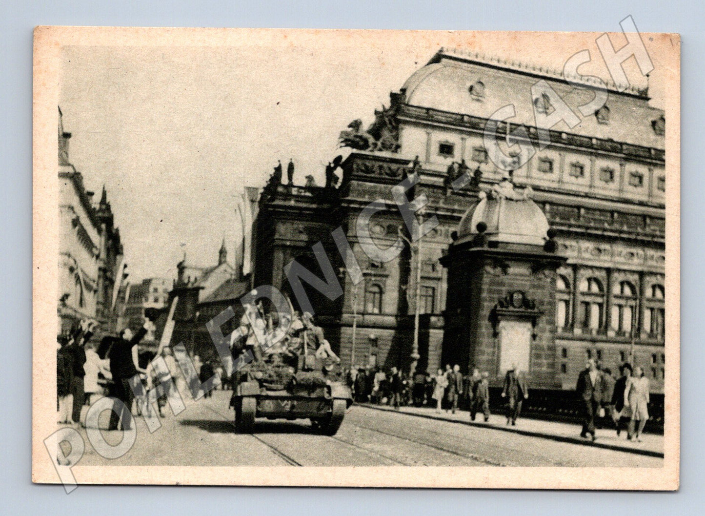 Pohlednice Ruský tank u ND Praha historická (M8742)