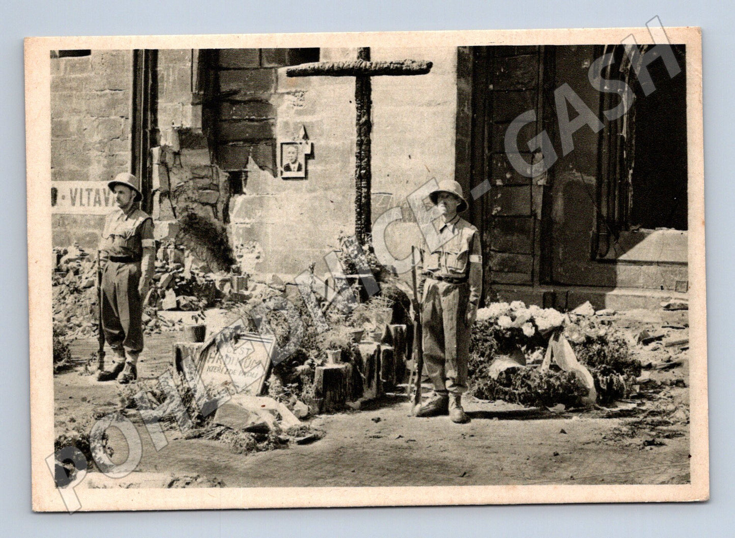 Postcard Symbolic Grave of Heroes Prague 1945 (M8747)