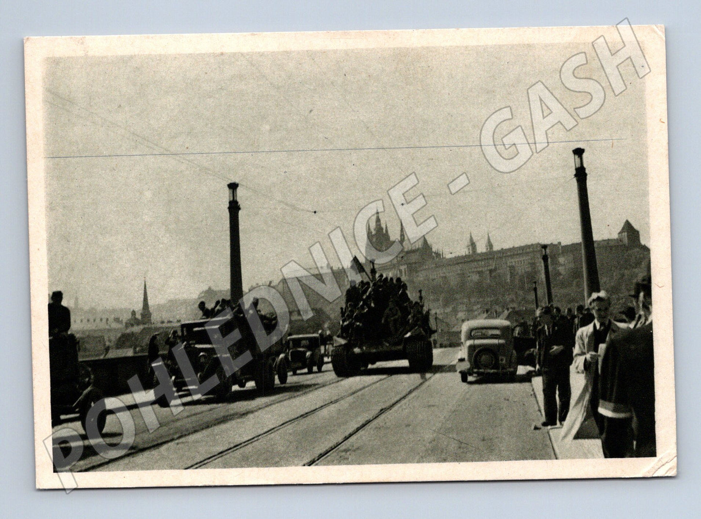 Postcard Russian tanks Mánes Bridge WWII (M8761)