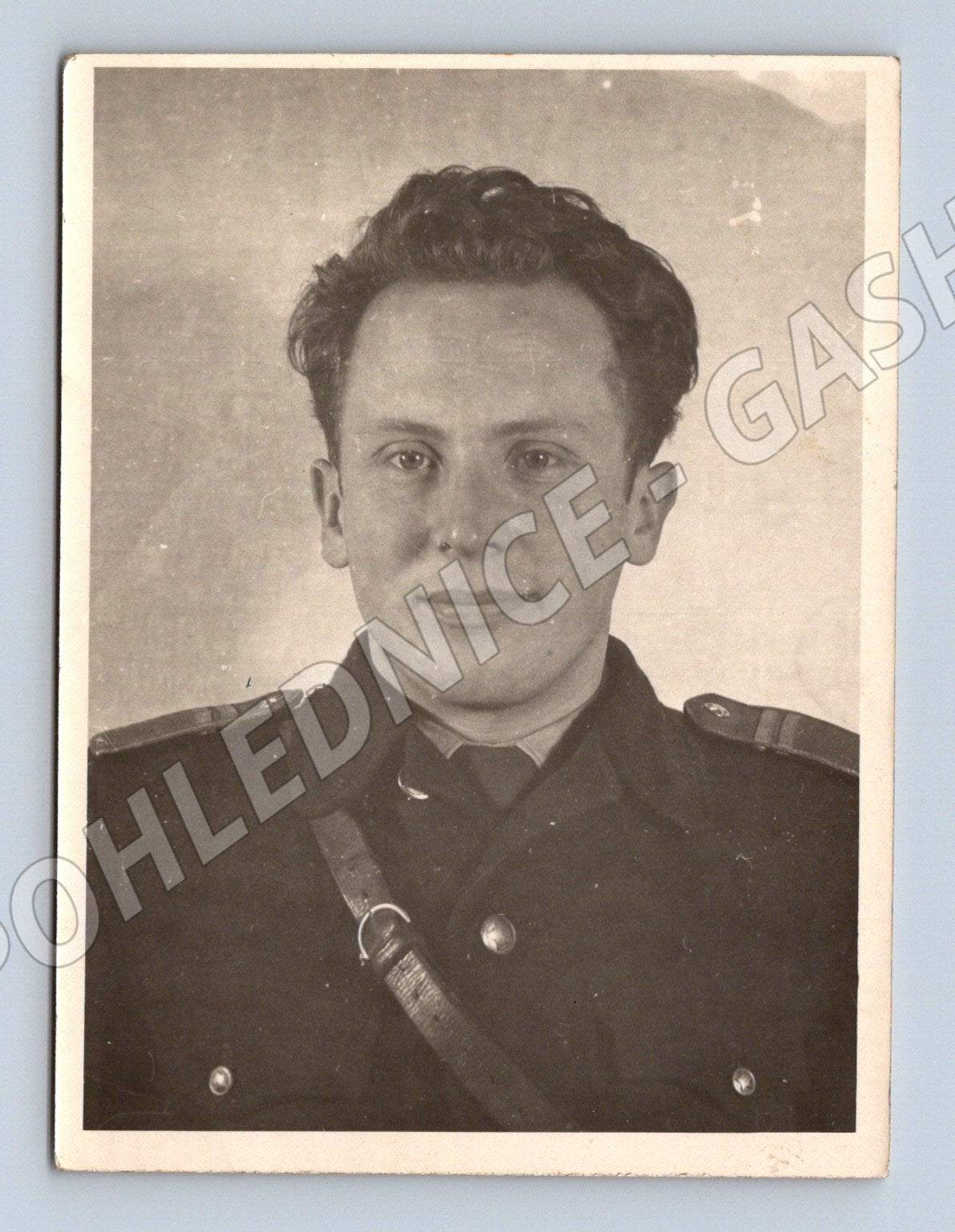 Postcard portrait of a man in an old uniform (M8802)