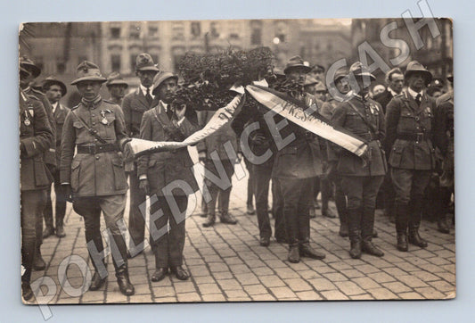 Pohlednice legionáři s věncem prezident ČSR (M8808)