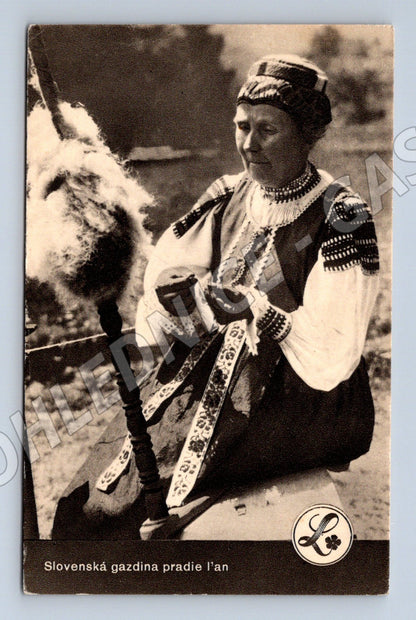 Pohlednice slovenská gazdina předení lnu (M8884)