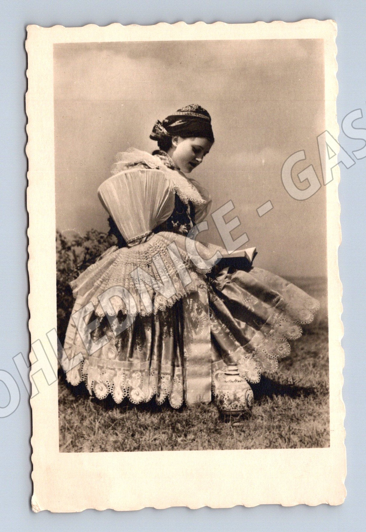 Pohlednice žena v lidovém kroji FOTOTYPIA (M9018)