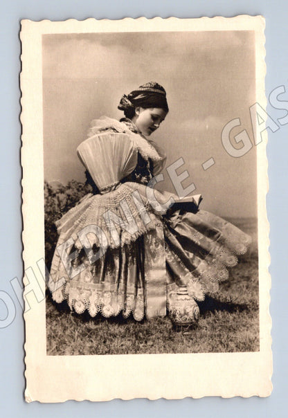 Pohlednice žena v lidovém kroji FOTOTYPIA (M9018)