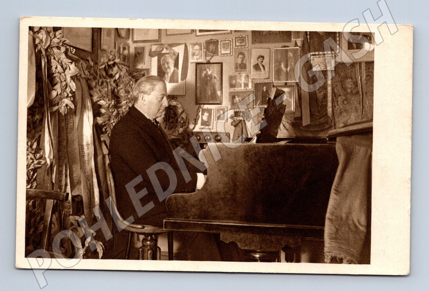 Postcard composer Jindřich Jindřich at the piano (M9063)