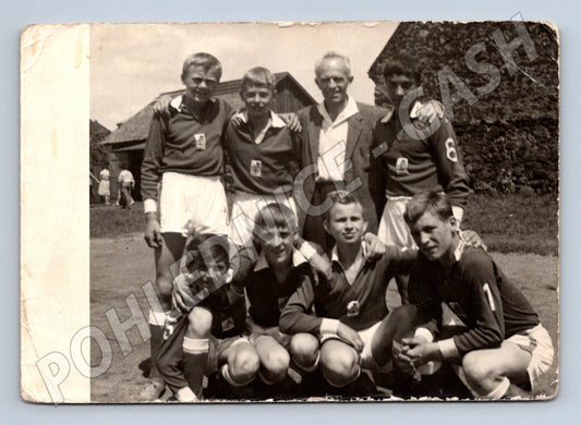 Pohlednice fotbalový tým podepsaná 60 léta (M9101)