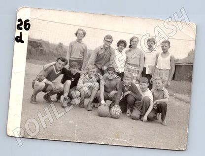 Postcard student sports team school playground (M9102)