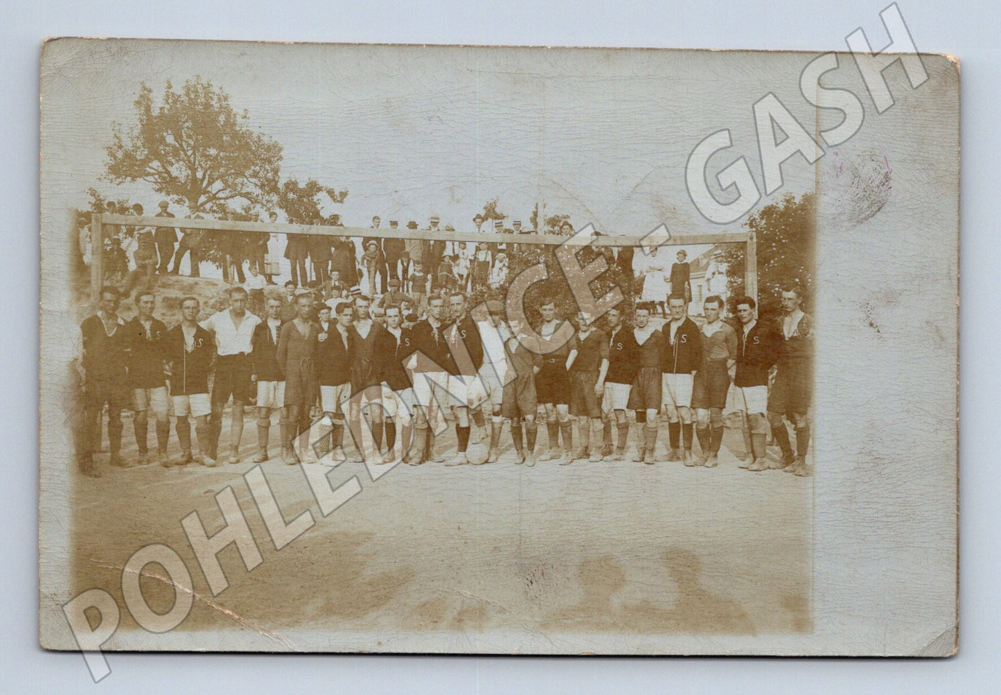 Postcard old football team early 20th century (M9103)