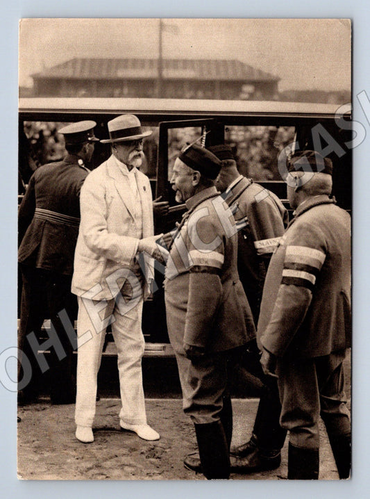 Postcard 1926 Masaryk arriving at the airfield (M9138)