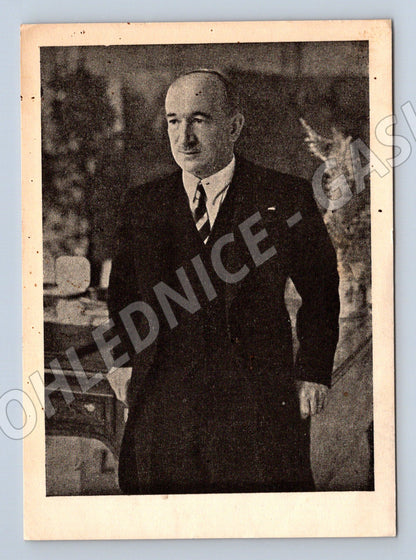 Postcard portrait of a man in a suit, black and white (M9159)