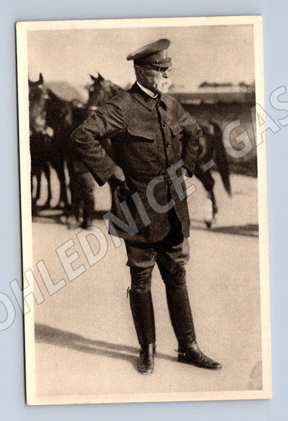 Pohlednice T G Masaryk před vyjížďkou na koni 1922 (M9200)