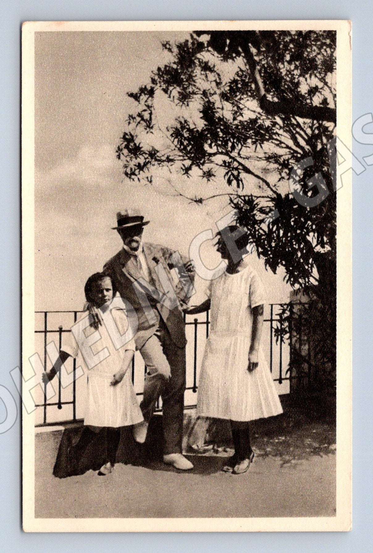 Pohlednice T. G. Masaryk s vnučkami Taormina (M9217)
