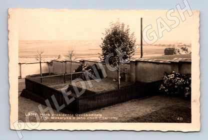 Postcard Lány, the grave of Masaryk and Charlotta (M9243)