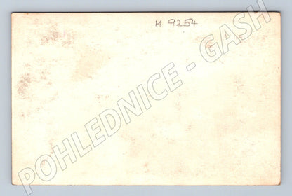 Postcard portrait of a man and a woman, period fashion (M9254)
