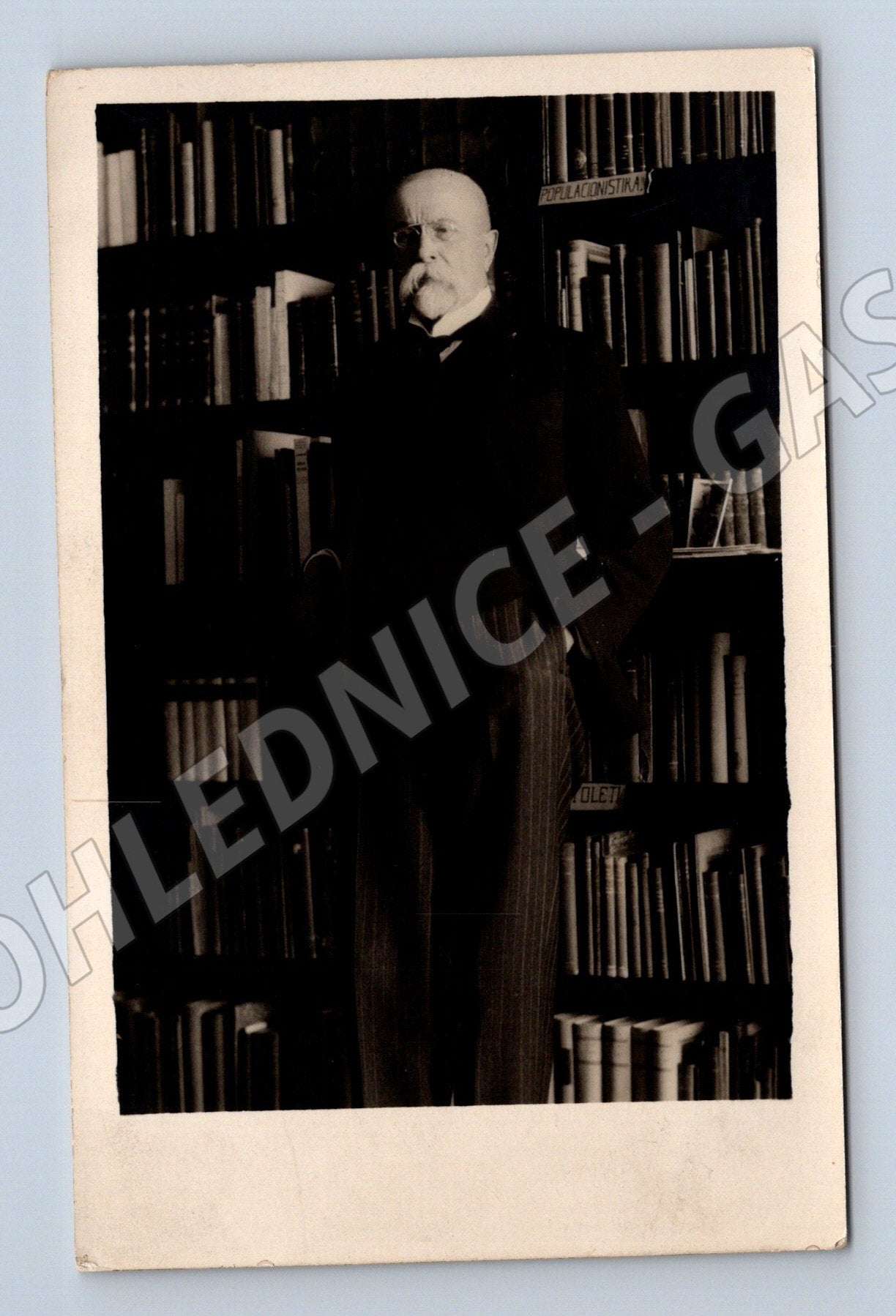 Postcard Masaryk in the library From Life 1935 (M9270)