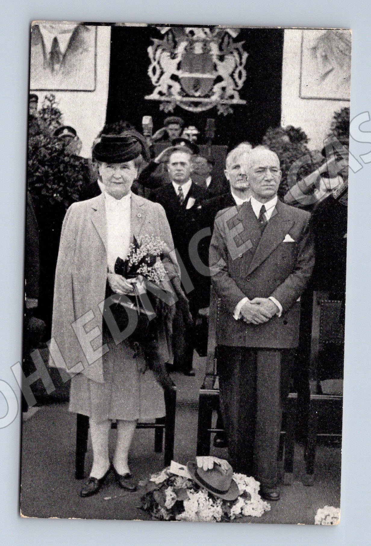 Postcard Beneš and his wife Prague 1945 arrival (M9276)