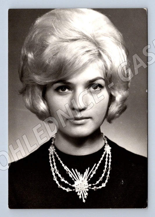 Pohlednice žena s náhrdelníkem Železný Brod (M9423)